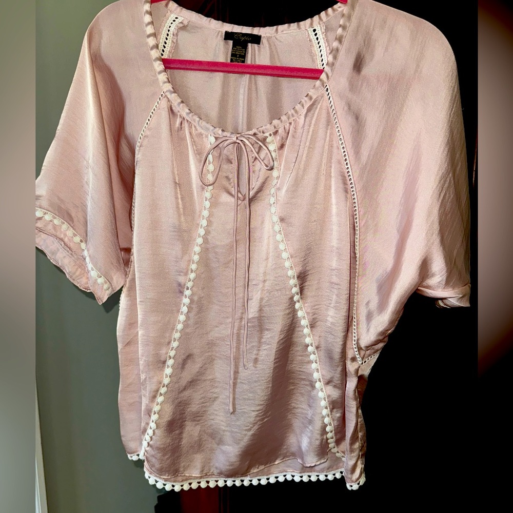 Short sleeve soft & silky feel blouse size S but roomy. Mauve/soft pink color